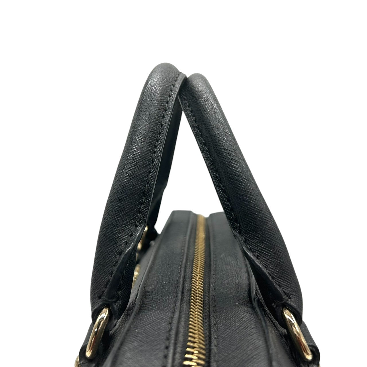 【美品】MICHAEL KORS マイケルコース ハンドバッグ サッチェルバッグ ドーム型 自立可 PVC サフィアーノレザー ブラック ゴールド金具 MKロゴチャーム レディース エレガント ビジネス 人気モデル クリーニング済み s56