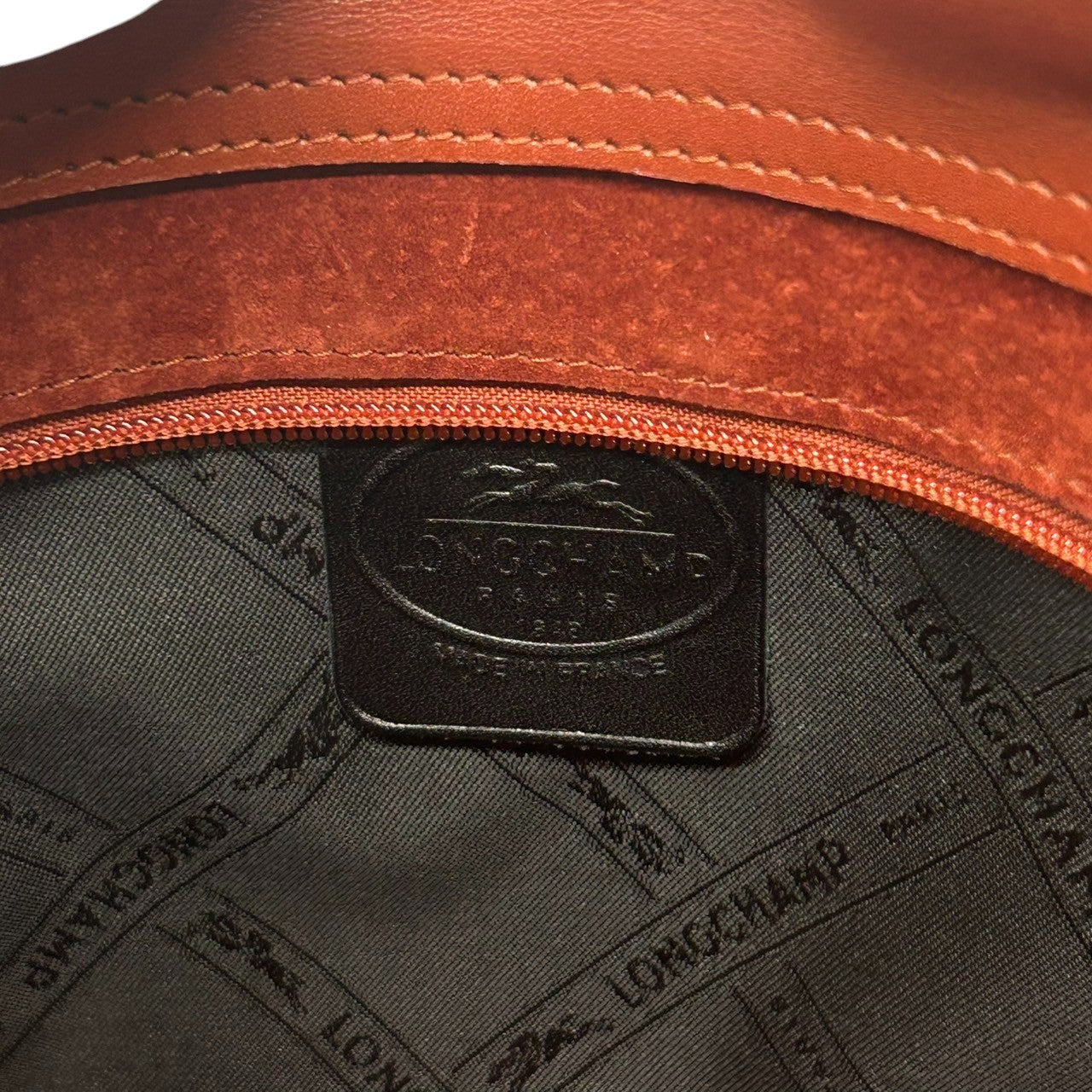 【LONGCHAMP】ロンシャン トートバッグ ハンドバッグ 自立可 A4収納可 パテントレザー エナメル ブラウン キャメル系 ロゴ型押し フランス製 レディース ビジネスバッグ 通勤 通学 ヴィンテージ エレガント クリーニング済み s32