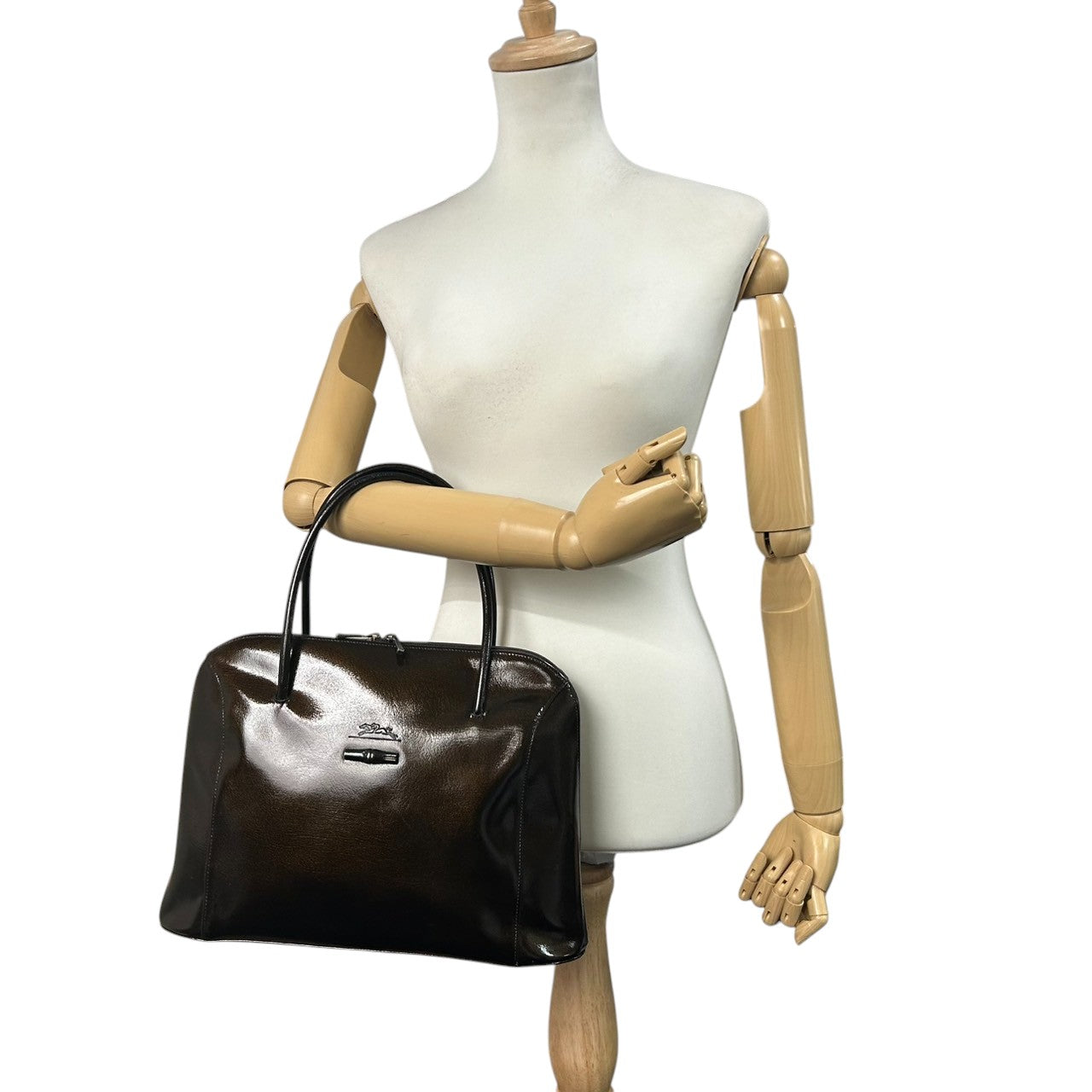 【美品】LONGCHAMP ロンシャン ロゾ ハンドバッグ トートバッグ 自立可 バンブー トグル パテントレザー エナメル ダークブラウン フランス製 レディース ビジネス 通勤 エレガント 人気モデル クリーニング済み E2