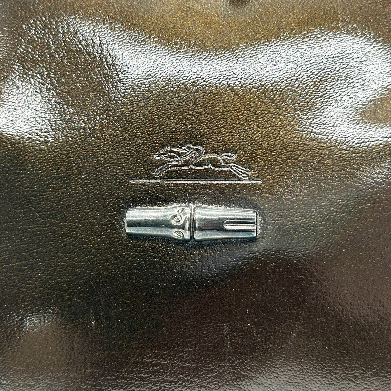 【美品】LONGCHAMP ロンシャン ロゾ ハンドバッグ トートバッグ 自立可 バンブー トグル パテントレザー エナメル ダークブラウン フランス製 レディース ビジネス 通勤 エレガント 人気モデル クリーニング済み E2