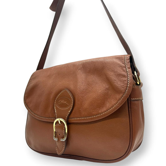 【美品】LONGCHAMP ロンシャン ショルダーバッグ クロスボディ 斜め掛け可 フラップ 本革 レザー シボ革 ブラウン キャメル ゴールド金具 ロゴ型押し レディース ヴィンテージ クラシックデザイン エレガント クリーニング済み s33