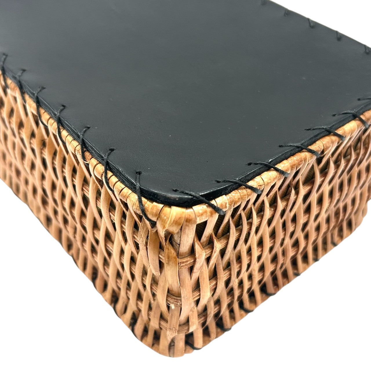 【VIOLA'dORO】ヴィオラドーロ 2WAY ハンドバッグ ショルダーバッグ 斜め掛け可 自立可 かごバッグ スクエア型 ラタン レザー ブラック ゴールド金具 メタルリングハンドル レディース スタイリッシュ モダン クリーニング済み s33