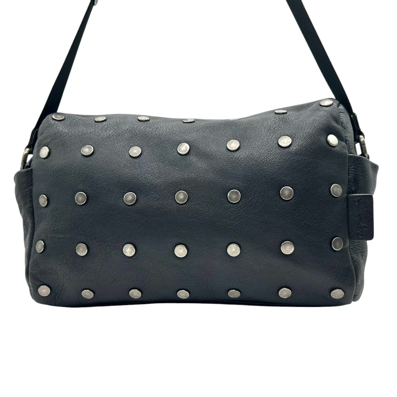 【美品】agnes b. アニエスベー ショルダーバッグ クロスボディ 斜め掛け可 スタッズ レザー 本革 ブラック シルバー金具 レディース メンズ ユニセックス ロック パンク スタイリッシュ 人気モデル クリーニング済み s33