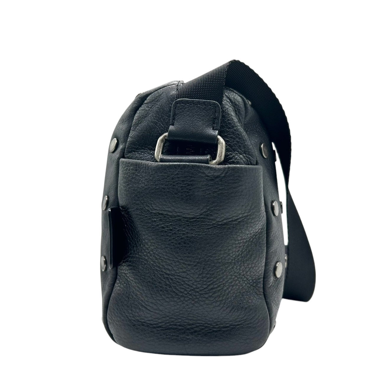 【美品】agnes b. アニエスベー ショルダーバッグ クロスボディ 斜め掛け可 スタッズ レザー 本革 ブラック シルバー金具 レディース メンズ ユニセックス ロック パンク スタイリッシュ 人気モデル クリーニング済み s33