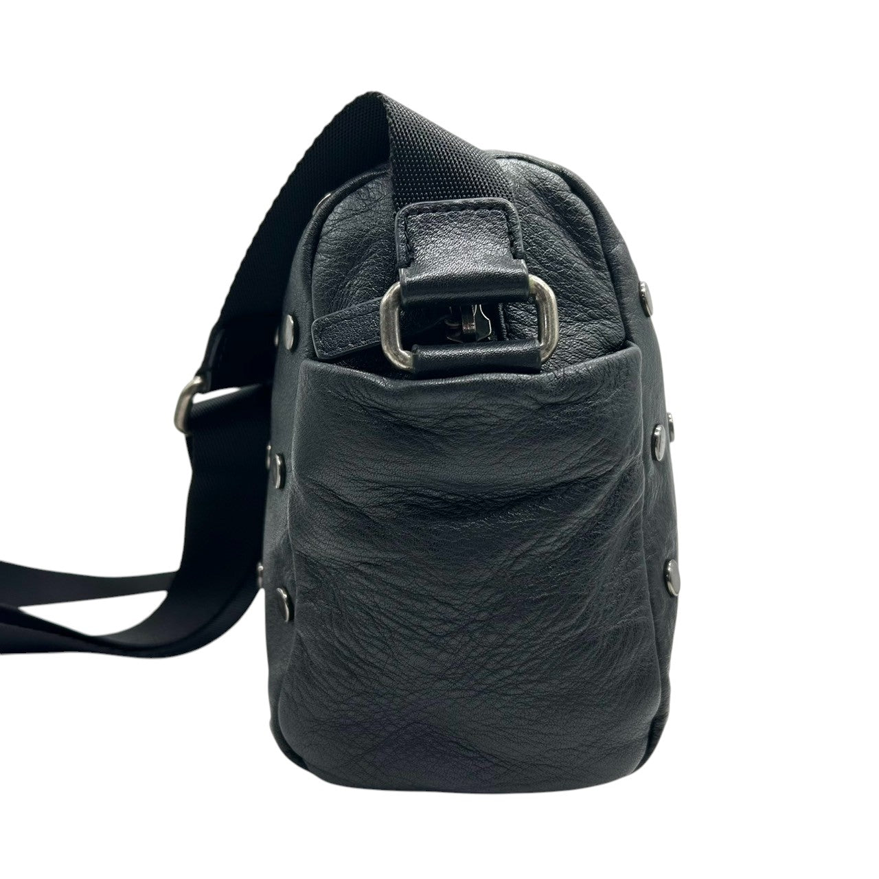 【美品】agnes b. アニエスベー ショルダーバッグ クロスボディ 斜め掛け可 スタッズ レザー 本革 ブラック シルバー金具 レディース メンズ ユニセックス ロック パンク スタイリッシュ 人気モデル クリーニング済み s33