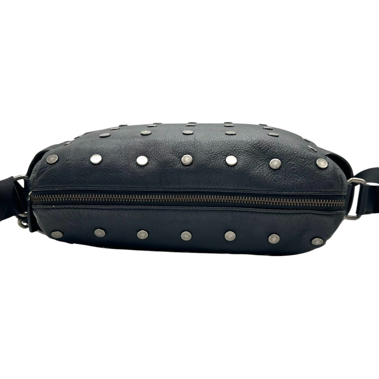 【美品】agnes b. アニエスベー ショルダーバッグ クロスボディ 斜め掛け可 スタッズ レザー 本革 ブラック シルバー金具 レディース メンズ ユニセックス ロック パンク スタイリッシュ 人気モデル クリーニング済み s33