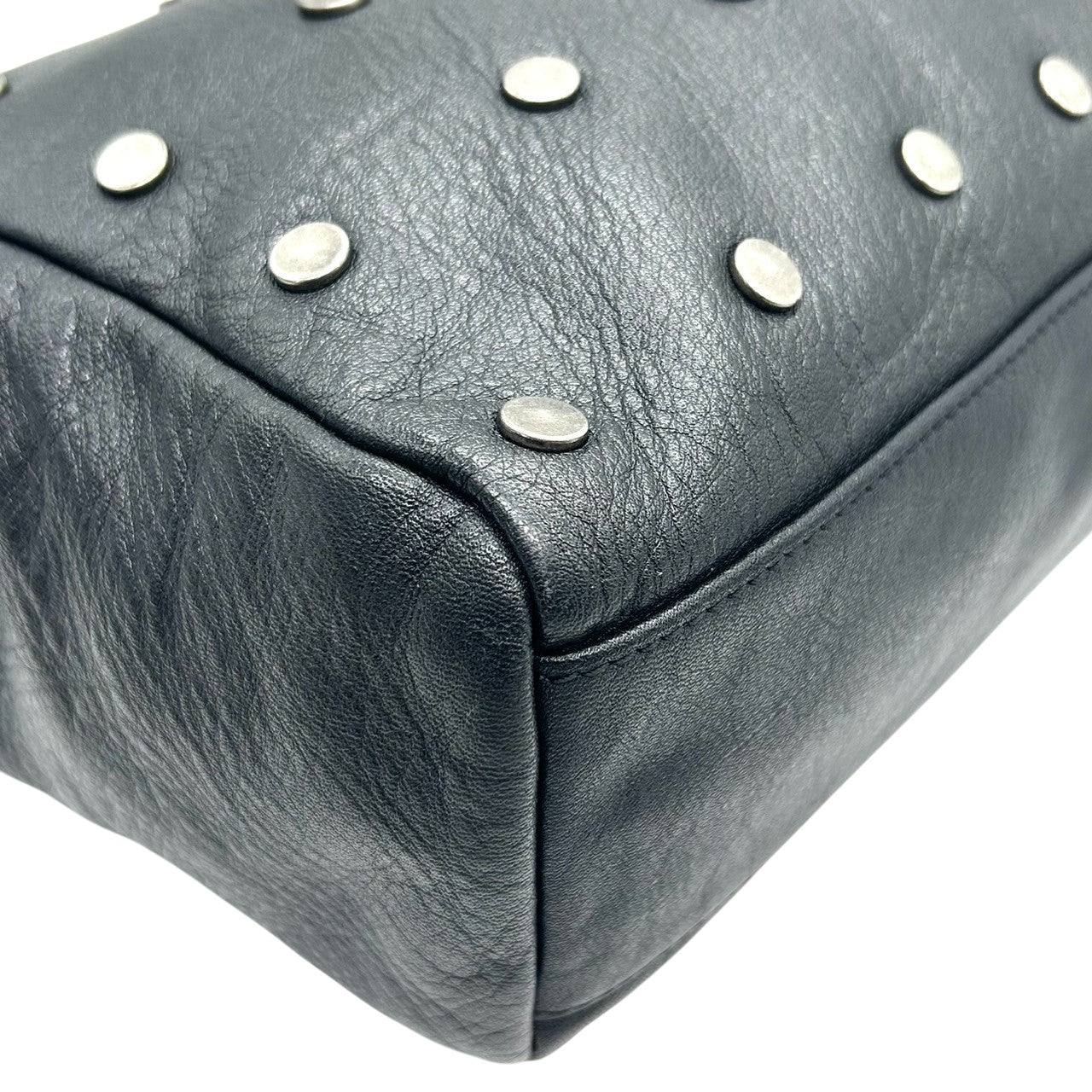 【美品】agnes b. アニエスベー ショルダーバッグ クロスボディ 斜め掛け可 スタッズ レザー 本革 ブラック シルバー金具 レディース メンズ ユニセックス ロック パンク スタイリッシュ 人気モデル クリーニング済み s33