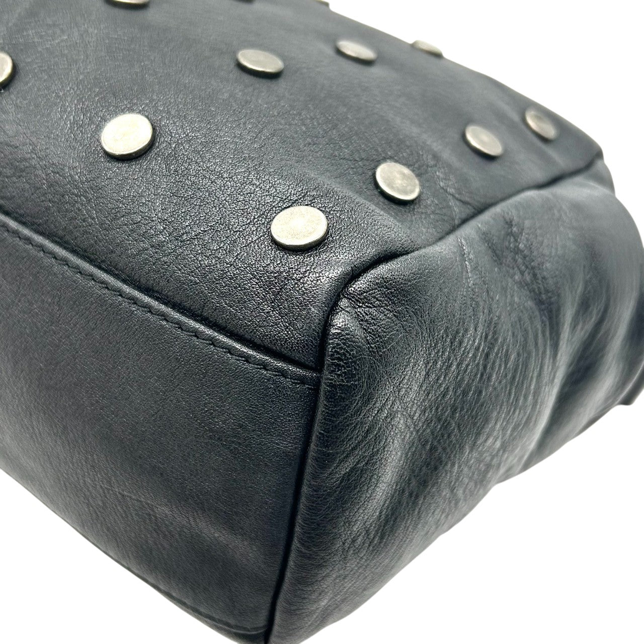 【美品】agnes b. アニエスベー ショルダーバッグ クロスボディ 斜め掛け可 スタッズ レザー 本革 ブラック シルバー金具 レディース メンズ ユニセックス ロック パンク スタイリッシュ 人気モデル クリーニング済み s33