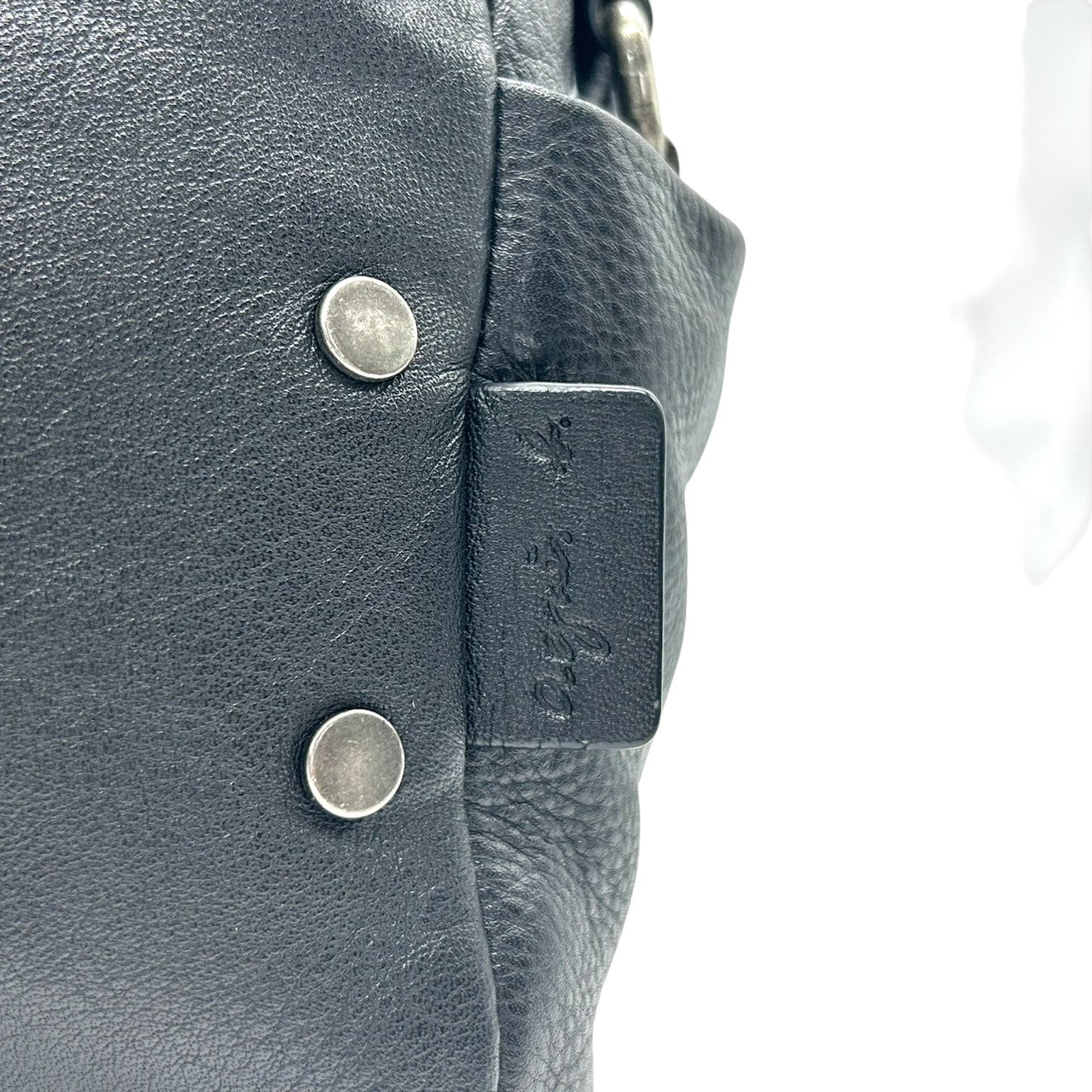 【美品】agnes b. アニエスベー ショルダーバッグ クロスボディ 斜め掛け可 スタッズ レザー 本革 ブラック シルバー金具 レディース メンズ ユニセックス ロック パンク スタイリッシュ 人気モデル クリーニング済み s33