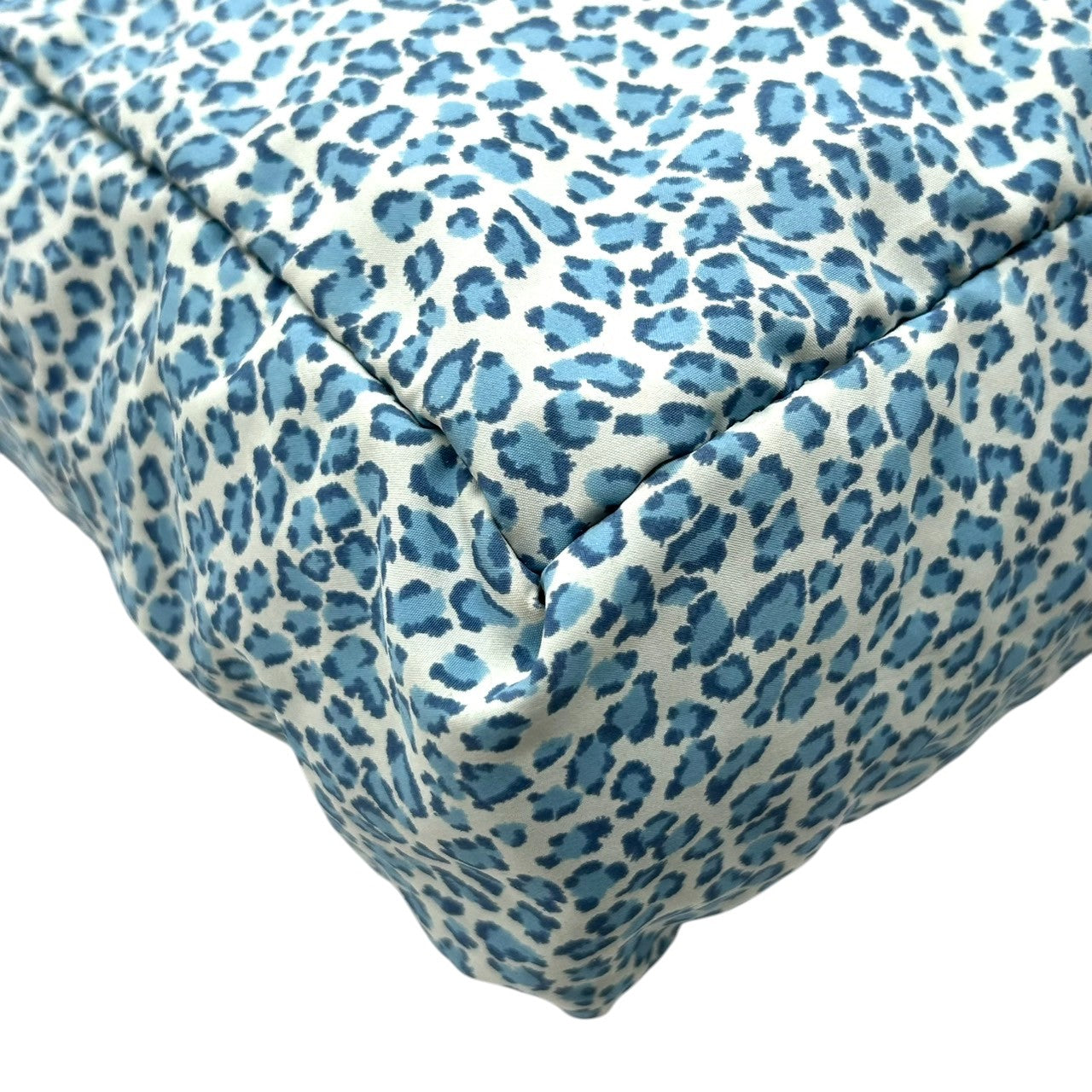 【BOTTEGA VENETA】ボッテガヴェネタ トートバッグ ワンショルダー ナイロン レオパード ヒョウ柄 アニマルプリント ブルー ホワイト系 軽量 イタリア製 レディース カジュアル 人気モデル クリーニング済み D3