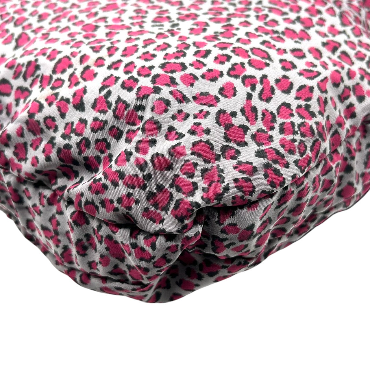 【BOTTEGA VENETA】ボッテガヴェネタ ショルダーバッグ ワンショルダー フラップ ナイロン レオパード ヒョウ柄 ピンク グレー 軽量 イタリア製 レディース カジュアル 個性的 デザイン クリーニング済み D3