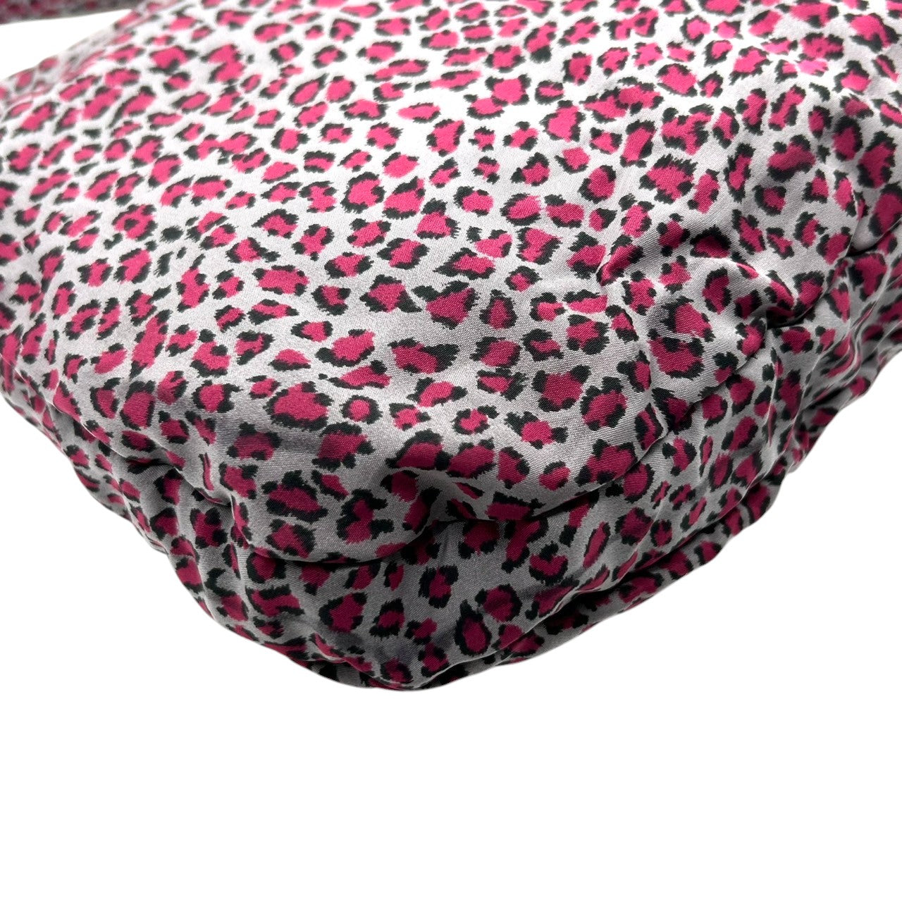 【BOTTEGA VENETA】ボッテガヴェネタ ショルダーバッグ ワンショルダー フラップ ナイロン レオパード ヒョウ柄 ピンク グレー 軽量 イタリア製 レディース カジュアル 個性的 デザイン クリーニング済み D3