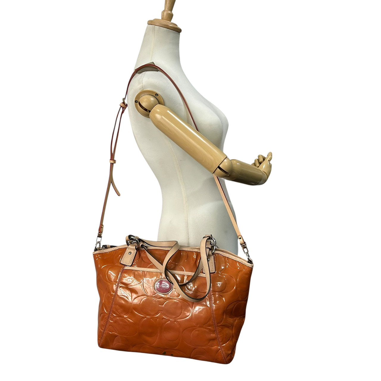 コーチ COACH シグネチャー パテントレザー トートバッグ ショルダーバッグ 2WAY エナメル ブラウン キャメル E9