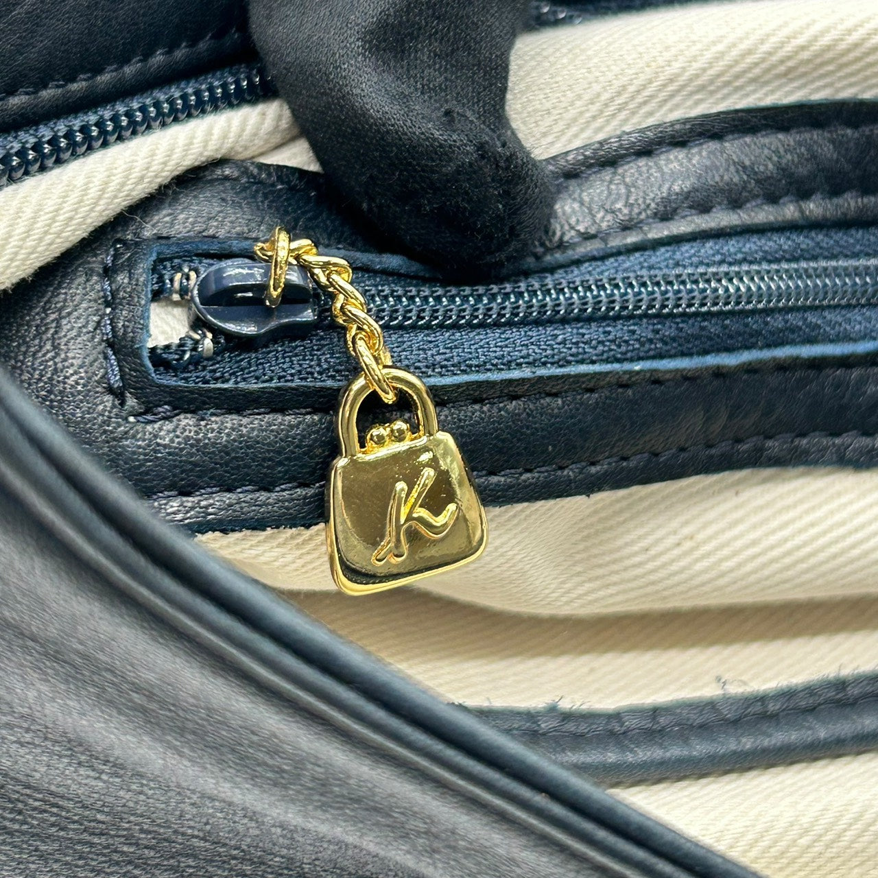 キタムラ Kitamura レザー ワンショルダーバッグ ネイビー 紺 タッセル付き ロゴプレート 本革 ハンドバッグ U9