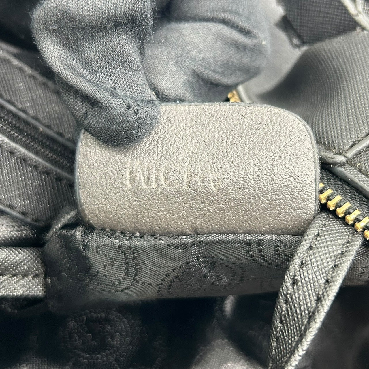 マイケルコース MICHAEL KORS サフィアーノレザー トートバッグ ショルダーバッグ 黒 ブラック ゴールド金具 MKロゴチャーム S65