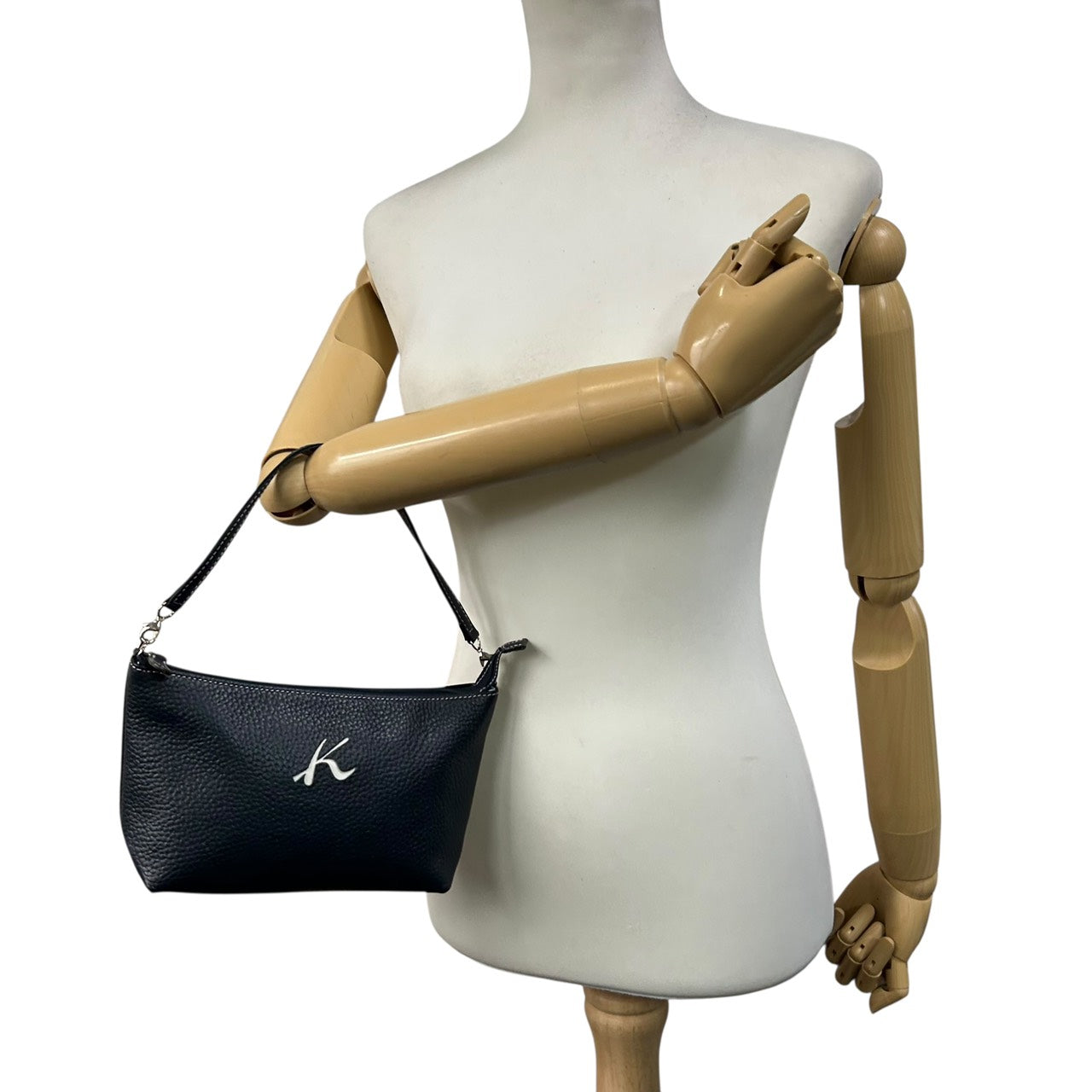 未使用級 キタムラ Kitamura レザー ショルダーバッグ ワンショルダー 黒 ブラック シルバー金具 Kロゴ S6