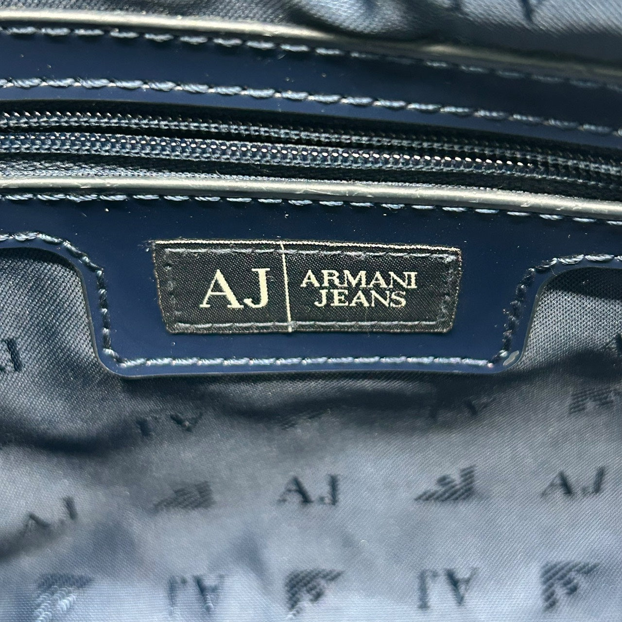 アルマーニジーンズ ARMANI JEANS エナメル トートバッグ ハンドバッグ 紺 ネイビー ロゴ型押し シルバー金具 S55