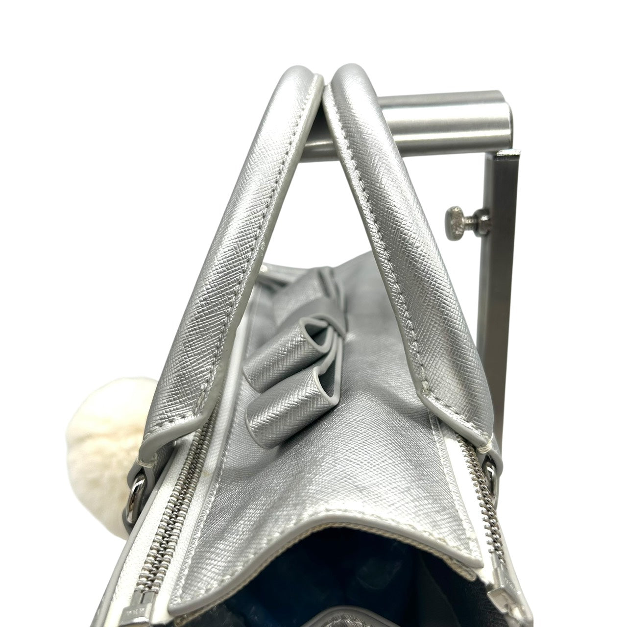 サマンサベガ Samantha Vega 2WAYバッグ ハンドバッグ ショルダーバッグ シルバー ファーチャーム付き 上品 E5