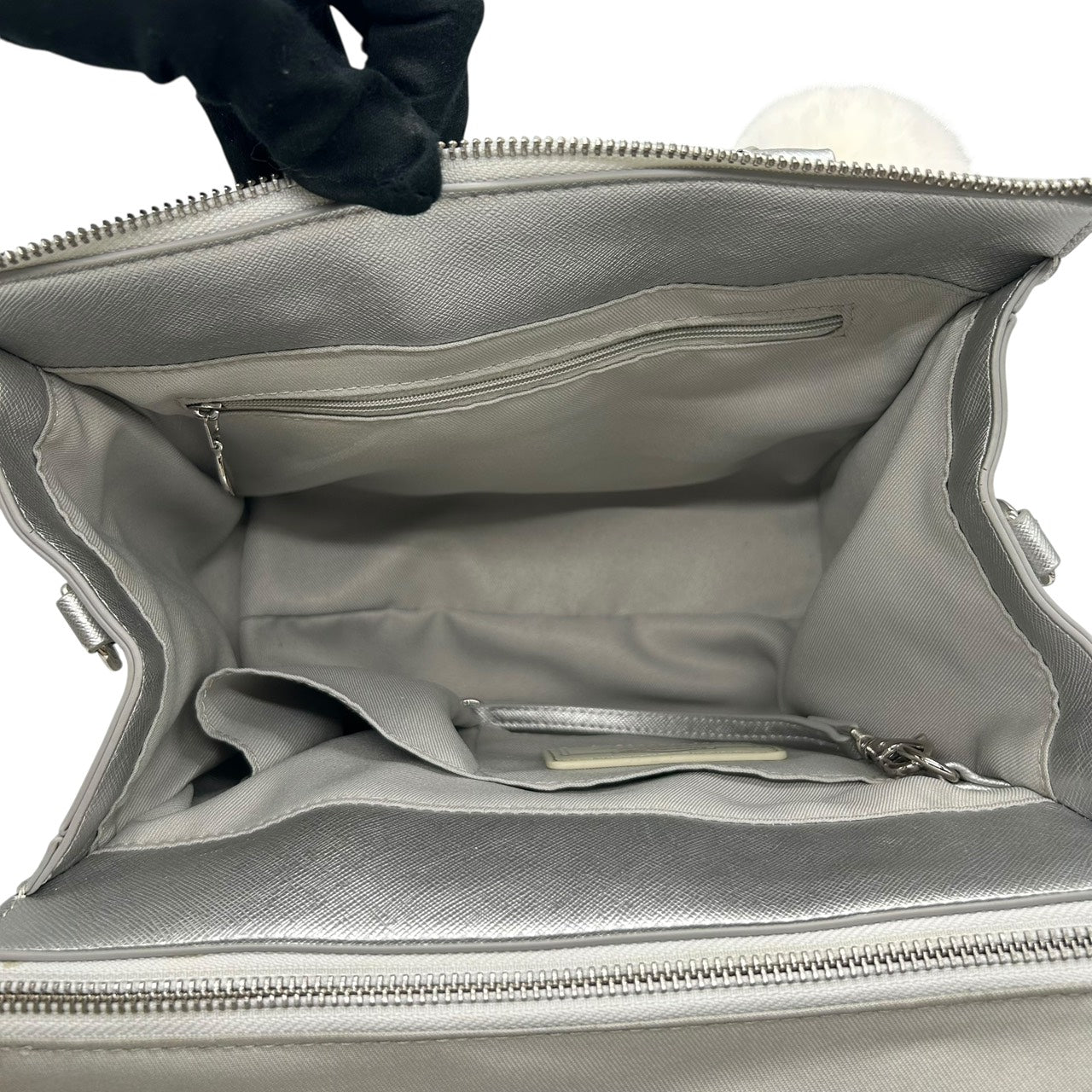 サマンサベガ Samantha Vega 2WAYバッグ ハンドバッグ ショルダーバッグ シルバー ファーチャーム付き 上品 E5