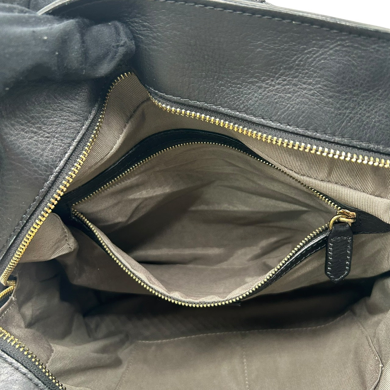 トラサルディ TRUSSARDI 2WAYバッグ ハンドバッグ ショルダーバッグ レザー 黒 ブラック ゴールド金具 上品 S55