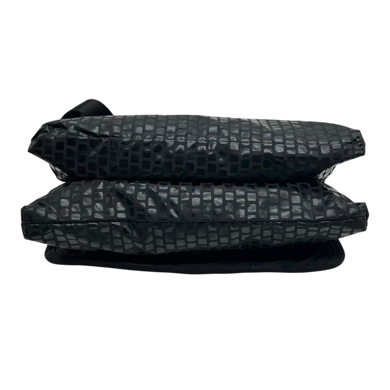 美品　キプリング Kipling ショルダーバッグ クロスボディ ナイロン 黒 ブラック モノグラム 光沢 シルバー金具 軽量 S71