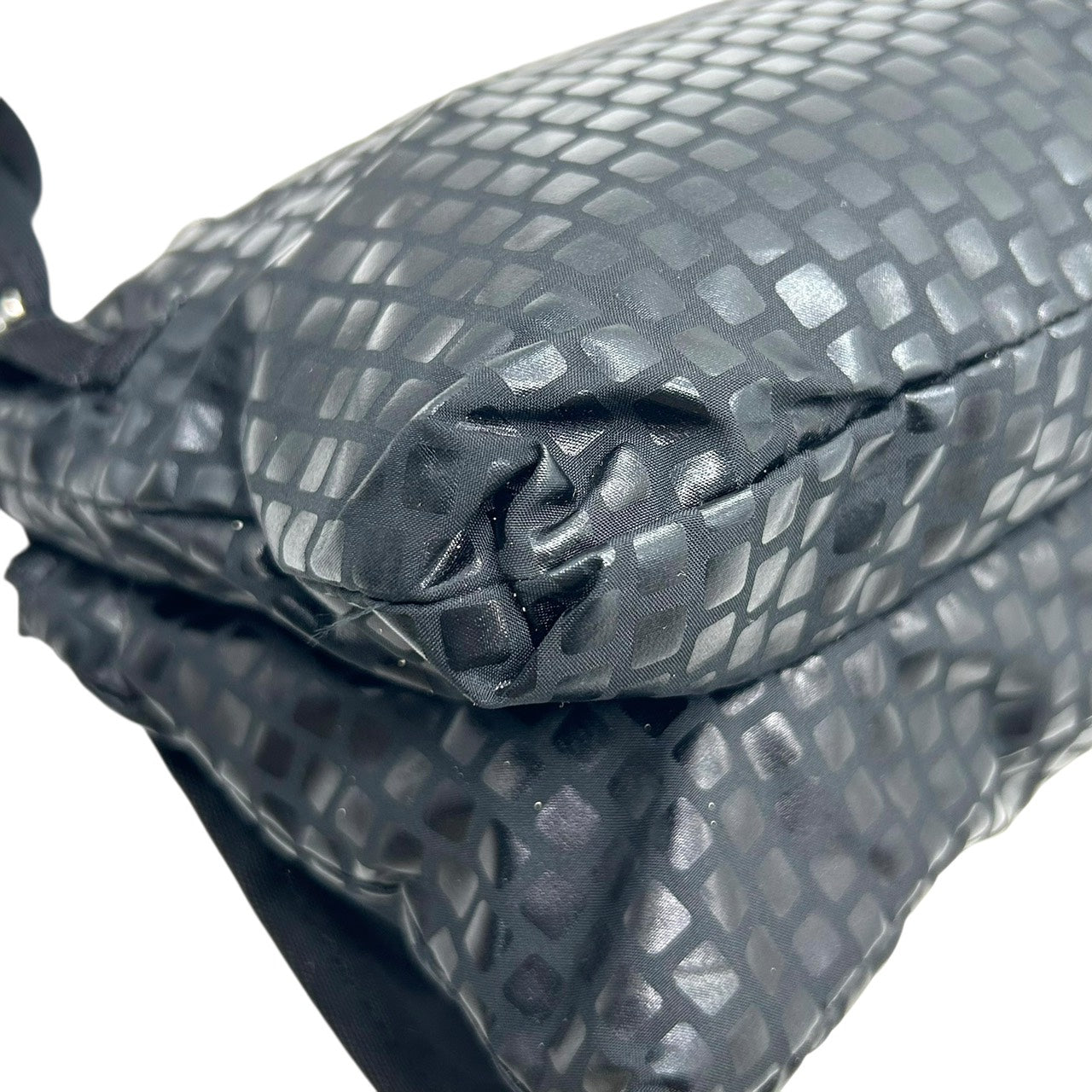 美品　キプリング Kipling ショルダーバッグ クロスボディ ナイロン 黒 ブラック モノグラム 光沢 シルバー金具 軽量 S71