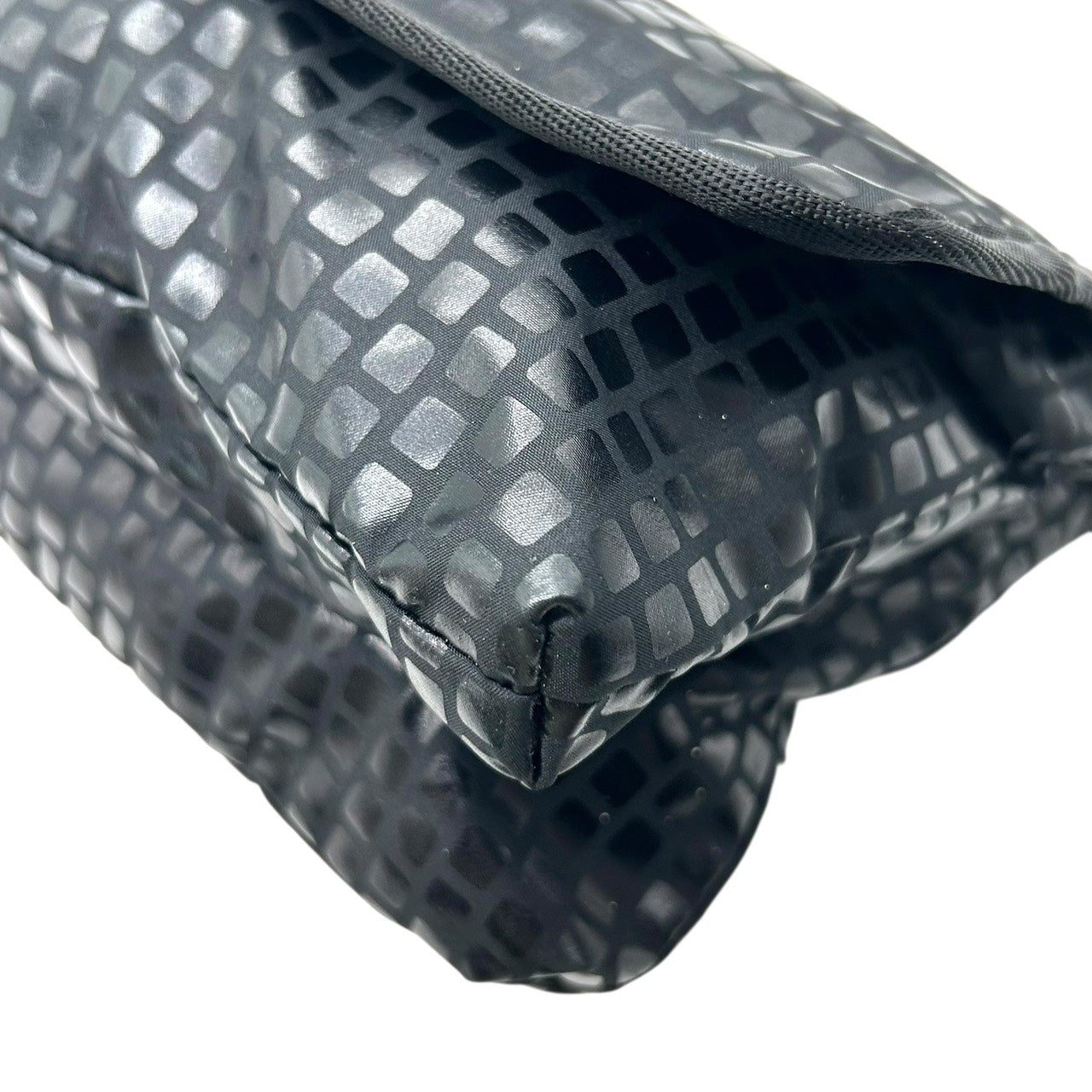 美品　キプリング Kipling ショルダーバッグ クロスボディ ナイロン 黒 ブラック モノグラム 光沢 シルバー金具 軽量 S71