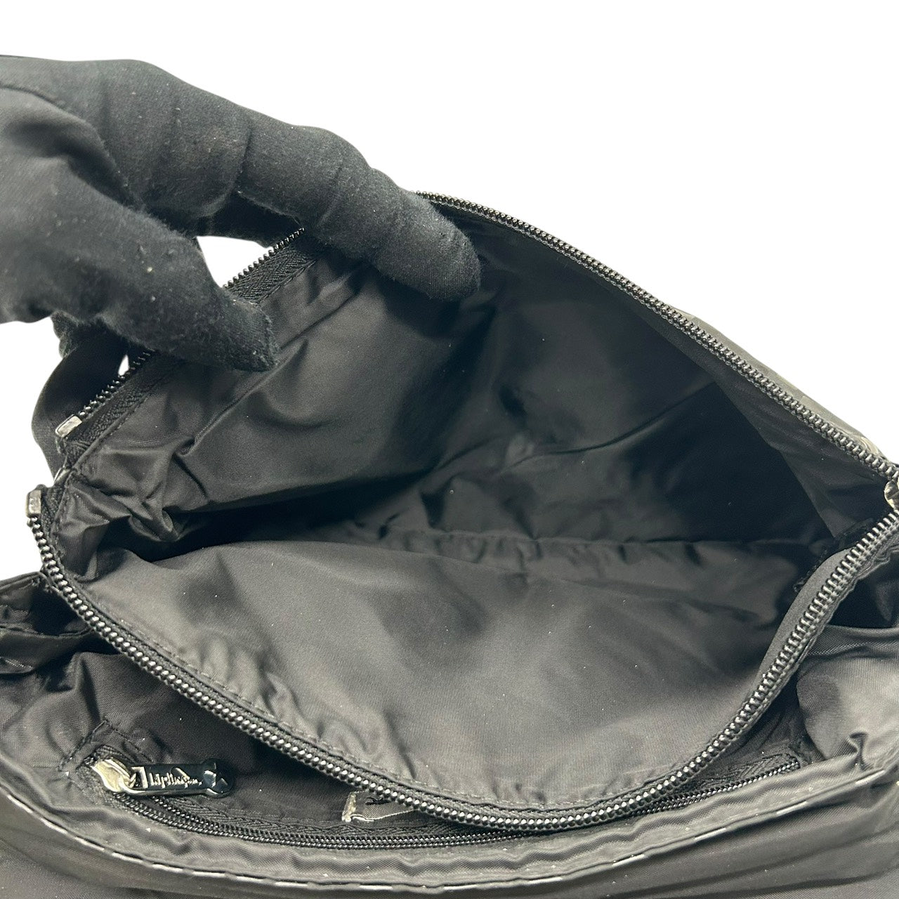 美品　キプリング Kipling ショルダーバッグ クロスボディ ナイロン 黒 ブラック モノグラム 光沢 シルバー金具 軽量 S71