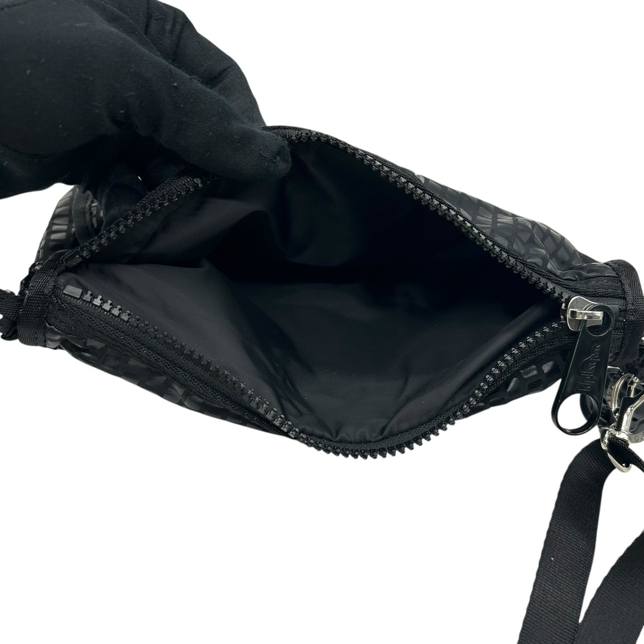 美品　キプリング Kipling ショルダーバッグ クロスボディ ナイロン 黒 ブラック モノグラム 光沢 シルバー金具 軽量 S71