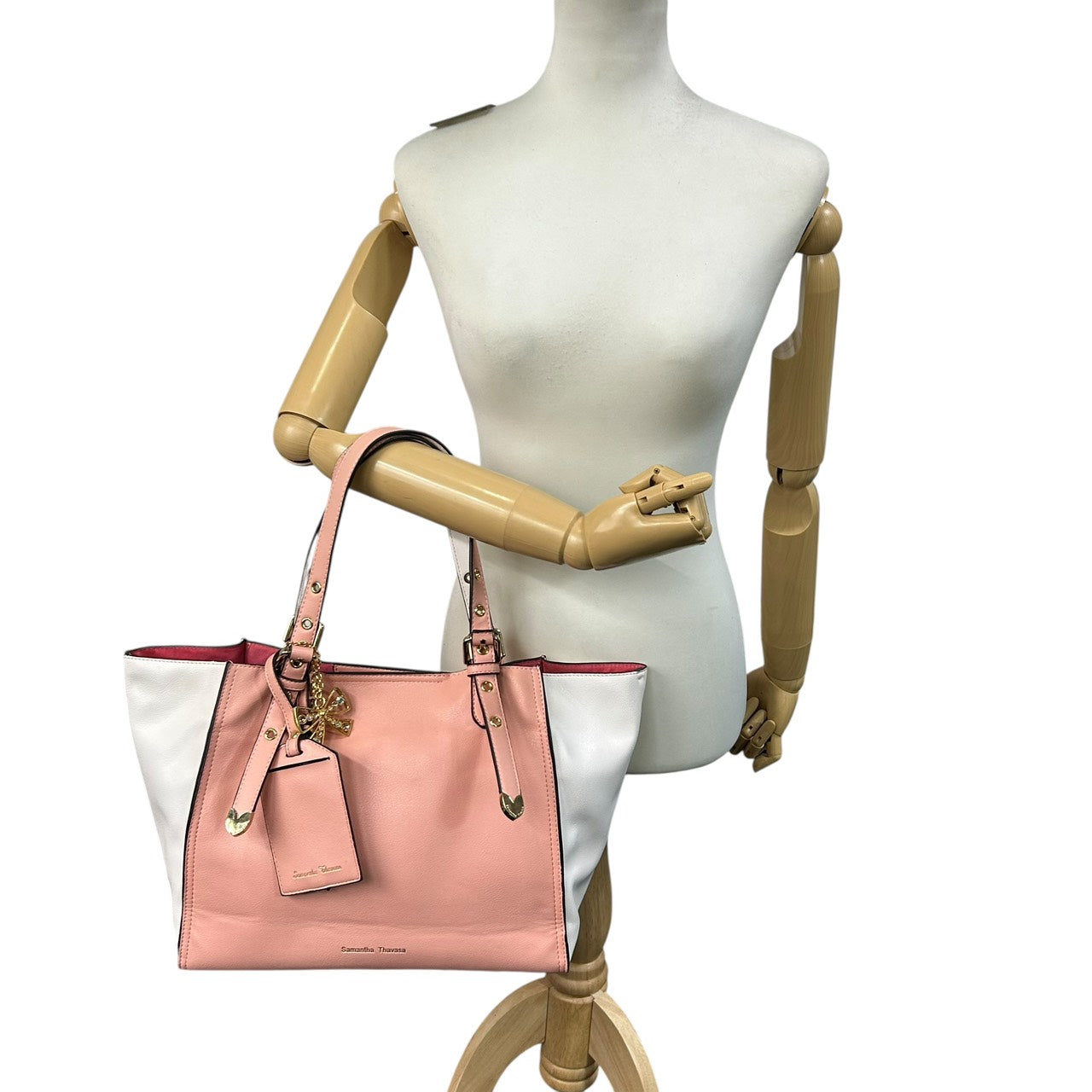 美品 サマンサタバサ Samantha Thavasa トートバッグ 2トーン ピンク×ホワイト 白 レザー ハート金具 リボンチャーム付き S66