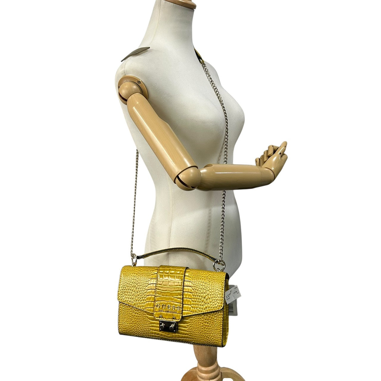 ゲス GUESS チェーンショルダーバッグ 型押し 黄色 イエローゴールド ロック金具 ロゴ 高級感 新品タグ付 R