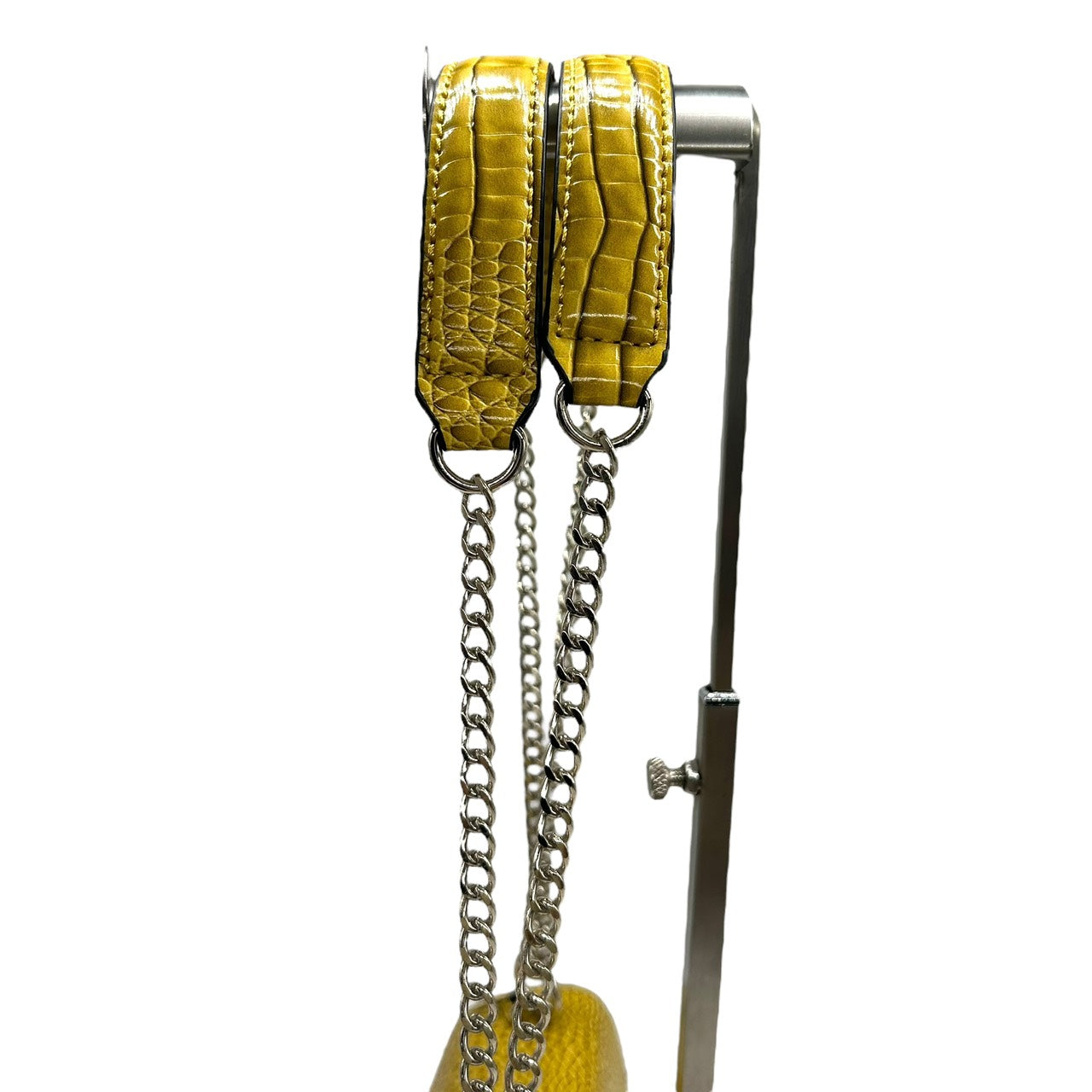 ゲス GUESS チェーンショルダーバッグ 型押し 黄色 イエローゴールド ロック金具 ロゴ 高級感 新品タグ付 R