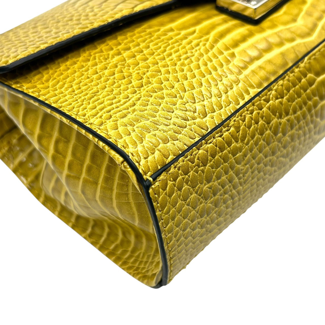 ゲス GUESS チェーンショルダーバッグ 型押し 黄色 イエローゴールド ロック金具 ロゴ 高級感 新品タグ付 R