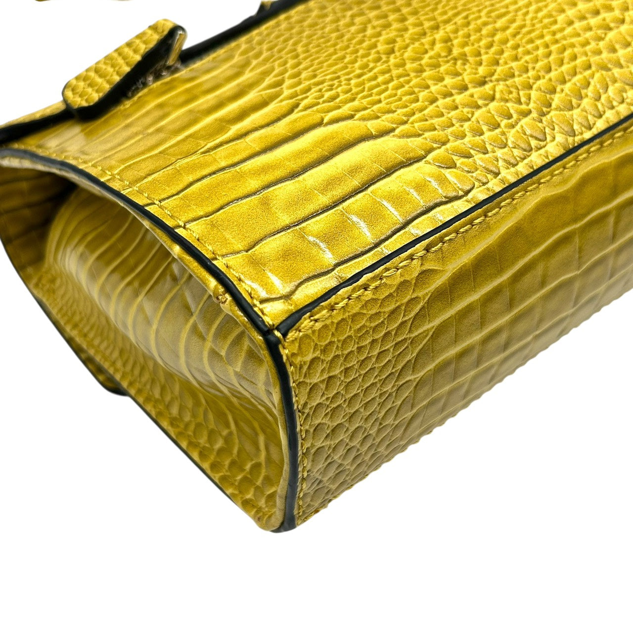 ゲス GUESS チェーンショルダーバッグ 型押し 黄色 イエローゴールド ロック金具 ロゴ 高級感 新品タグ付 R