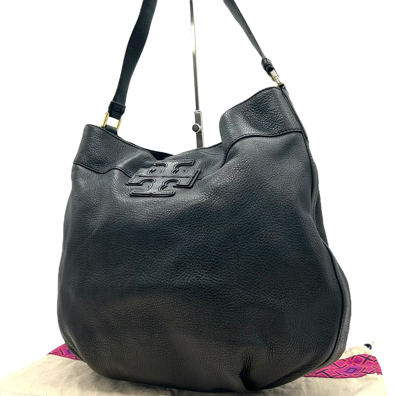 極美品 トリーバーチ TORY BURCH ホーボーバッグ ショルダーバッグ ワンショルダー 黒 ブラック レザー ロゴ型押し 高級 上品 S26