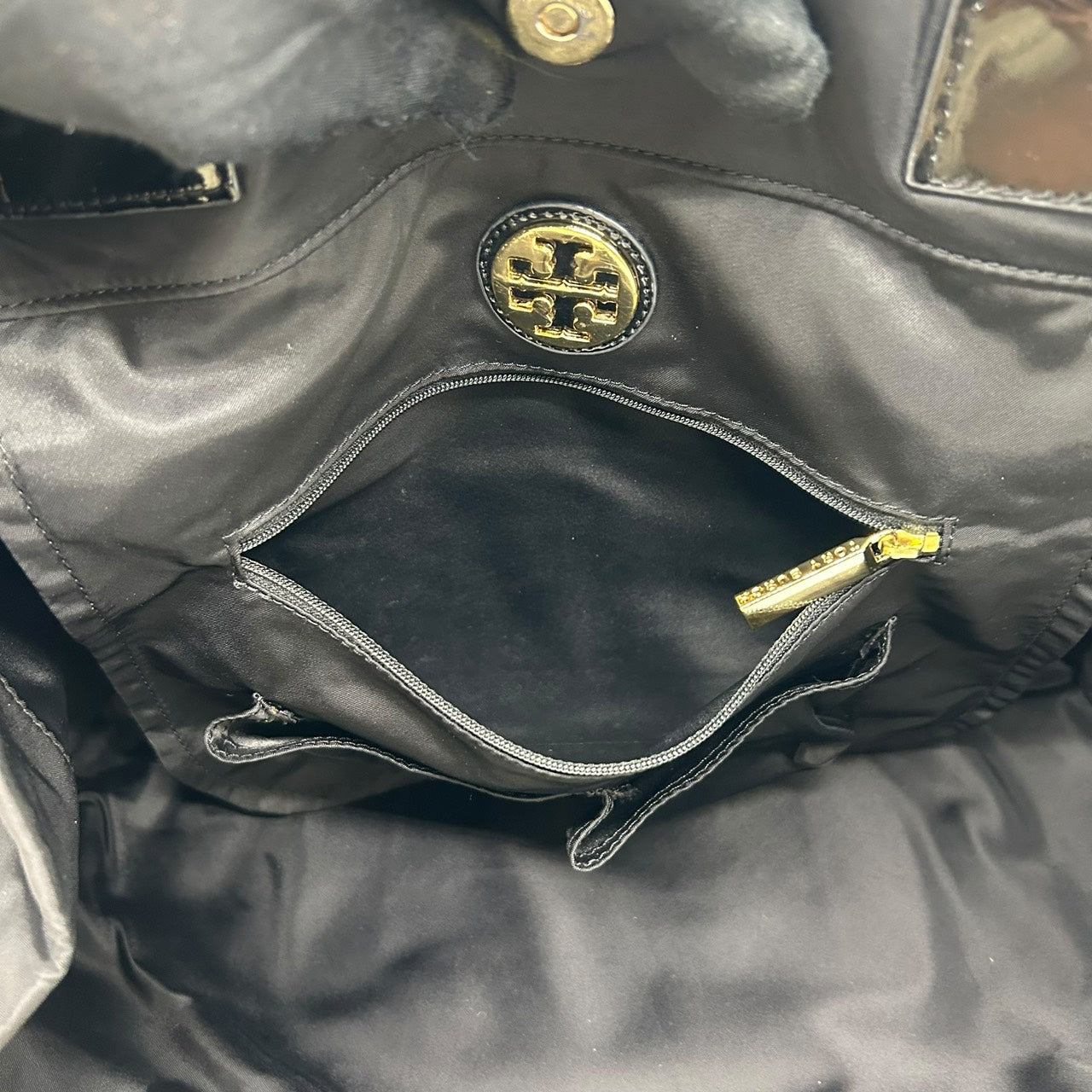 トリーバーチ TORY BURCH トートバッグ エラ ナイロン×エナメル 黒 ブラック 大容量 軽量 ダブルTロゴ T7