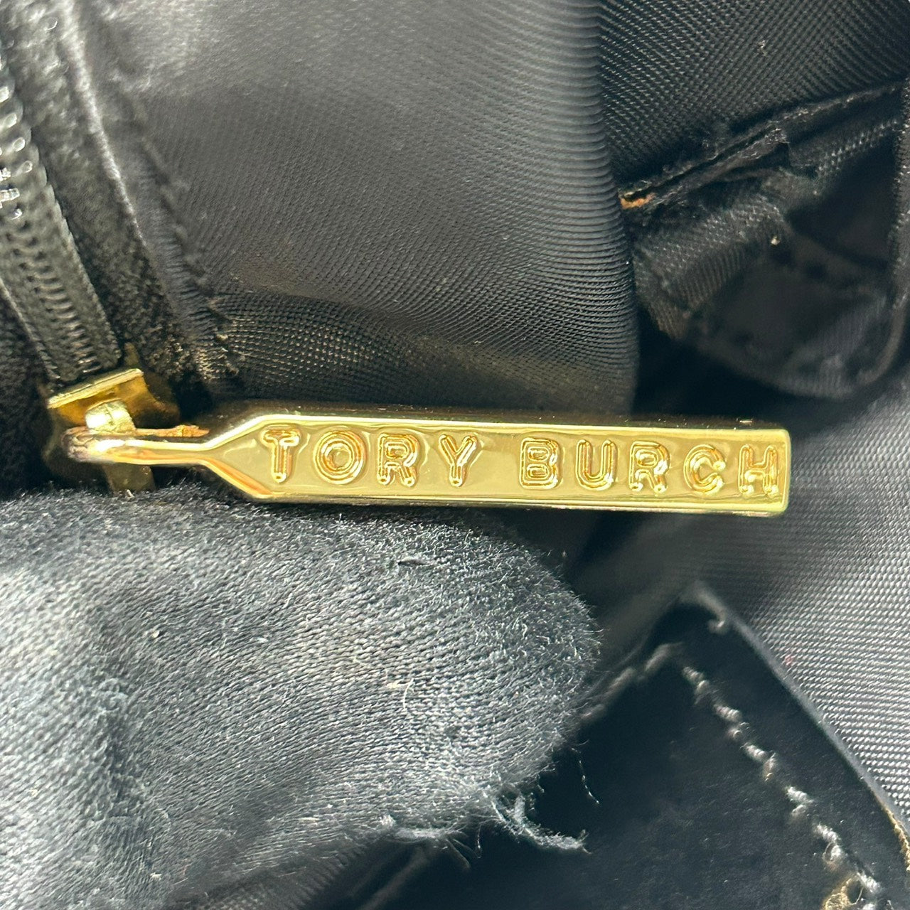 トリーバーチ TORY BURCH トートバッグ エラ ナイロン×エナメル 黒 ブラック 大容量 軽量 ダブルTロゴ T7