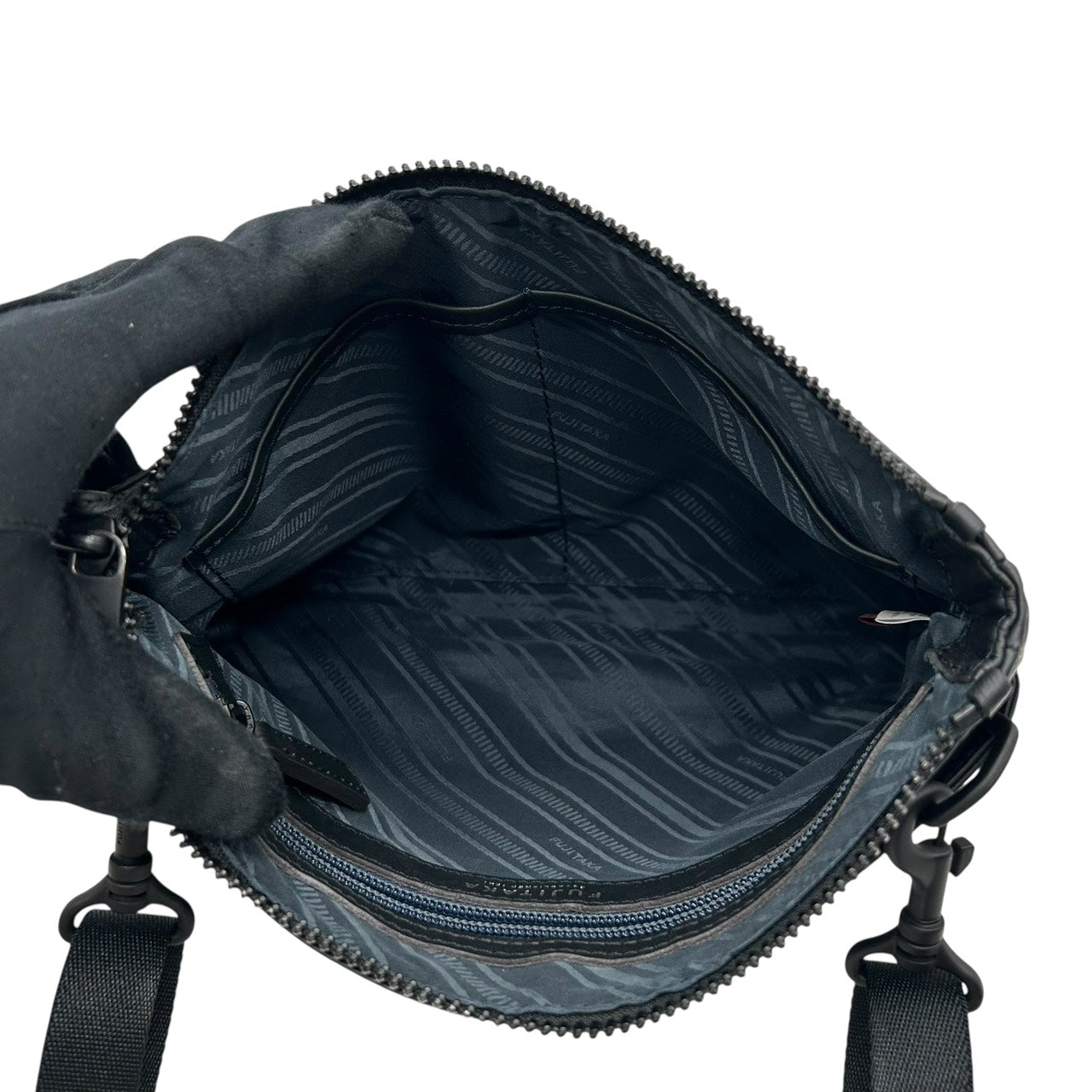 極美品 FUJITAKA ショルダーバッグ レザー ブラック 黒 シュリンクレザー 本革 サコッシュ メンズ 日本製 シンプル S26