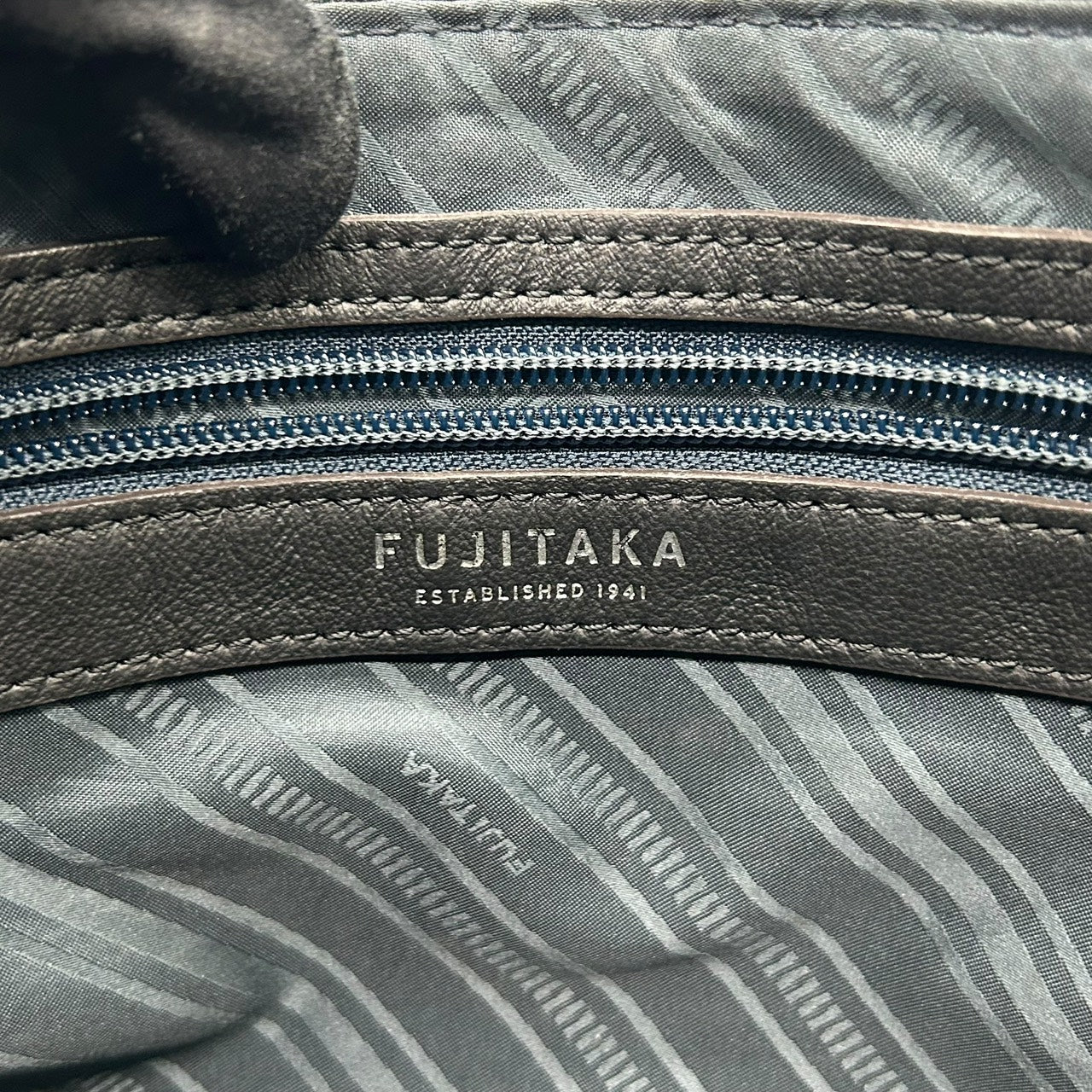 極美品 FUJITAKA ショルダーバッグ レザー ブラック 黒 シュリンクレザー 本革 サコッシュ メンズ 日本製 シンプル S26