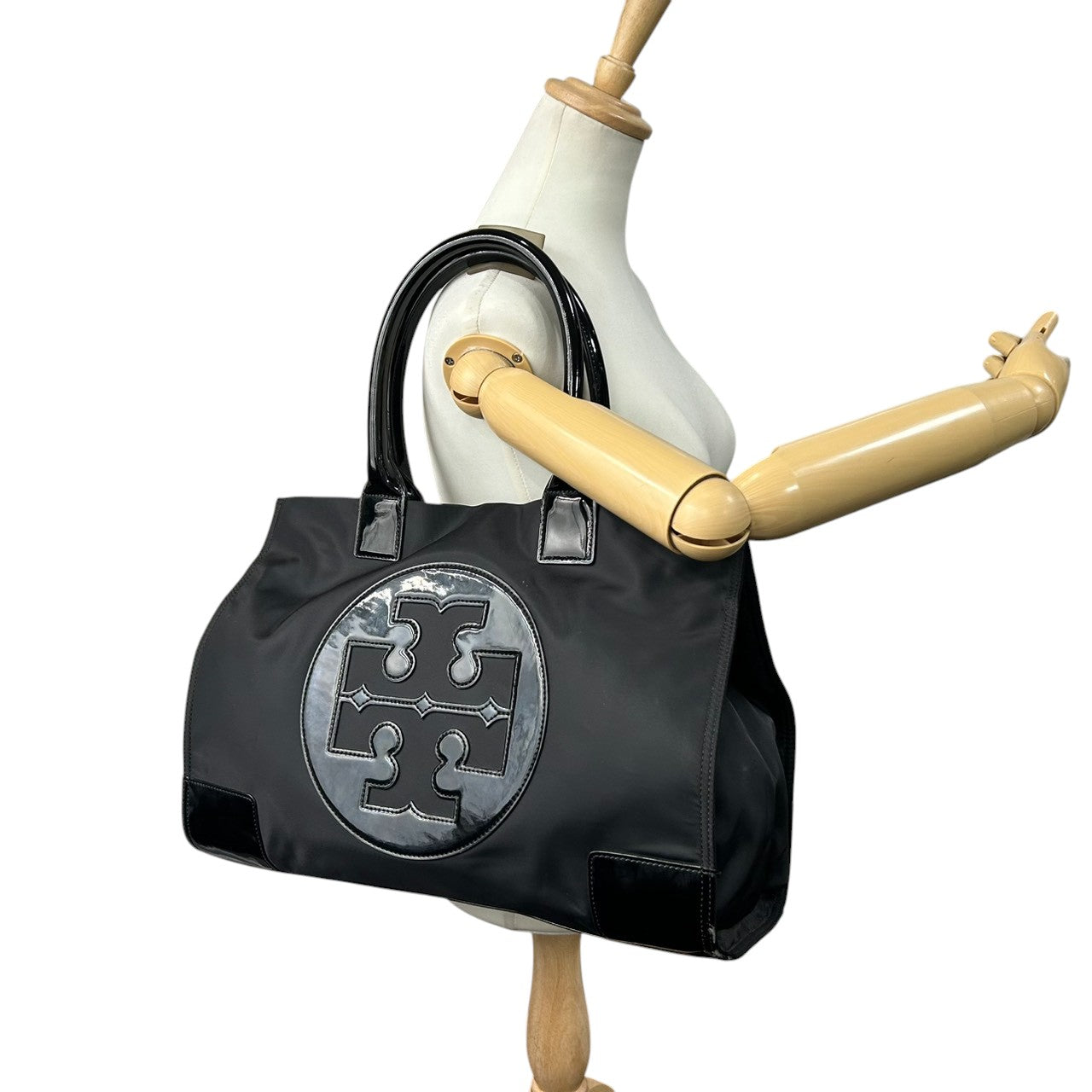 【Tory Burch】トリーバーチ エラトート トートバッグ ワンショルダー A4収納可 自立可 大容量 ナイロン パテントレザー ブラック 黒 デカロゴ ビッグロゴ レディース 通勤通学 ビジネス 軽量 人気モデル クリーニング済み s46