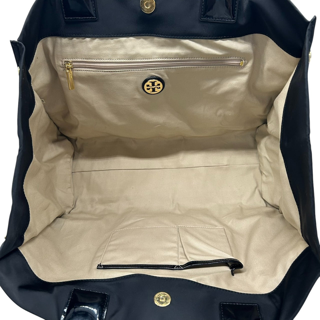 【Tory Burch】トリーバーチ エラトート トートバッグ ワンショルダー A4収納可 自立可 大容量 ナイロン パテントレザー ブラック 黒 デカロゴ ビッグロゴ レディース 通勤通学 ビジネス 軽量 人気モデル クリーニング済み s46