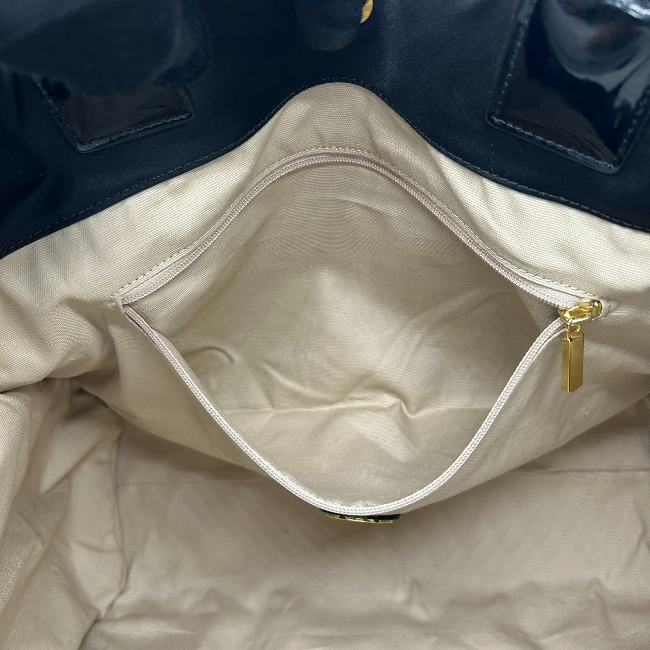 【Tory Burch】トリーバーチ エラトート トートバッグ ワンショルダー A4収納可 自立可 大容量 ナイロン パテントレザー ブラック 黒 デカロゴ ビッグロゴ レディース 通勤通学 ビジネス 軽量 人気モデル クリーニング済み s46