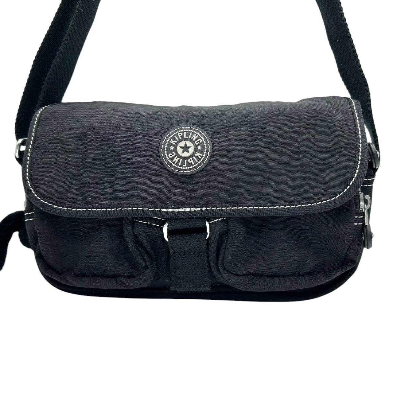 【Kipling】キプリング ショルダーバッグ クロスボディ 斜め掛け可 ナイロン ブラック 黒 軽量 多機能 ポケット多数 モンキーチャーム付き レディース カジュアル 旅行 サブバッグ 人気モデル クリーニング済み s66