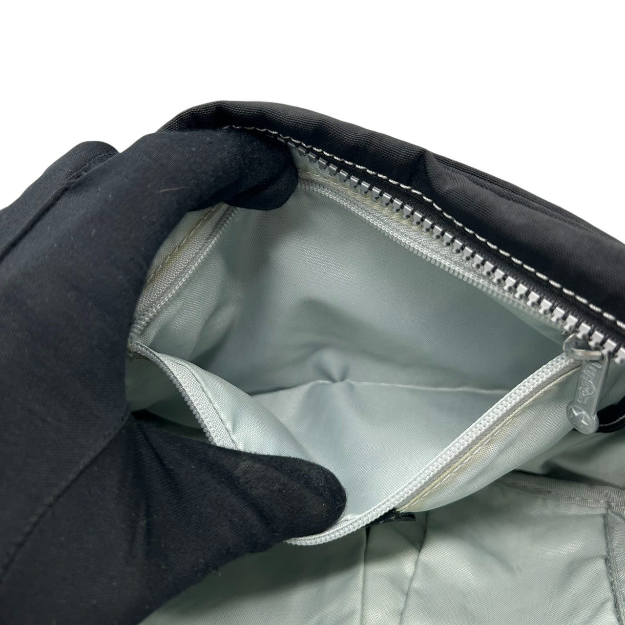 【Kipling】キプリング ショルダーバッグ クロスボディ 斜め掛け可 ナイロン ブラック 黒 軽量 多機能 ポケット多数 モンキーチャーム付き レディース カジュアル 旅行 サブバッグ 人気モデル クリーニング済み s66