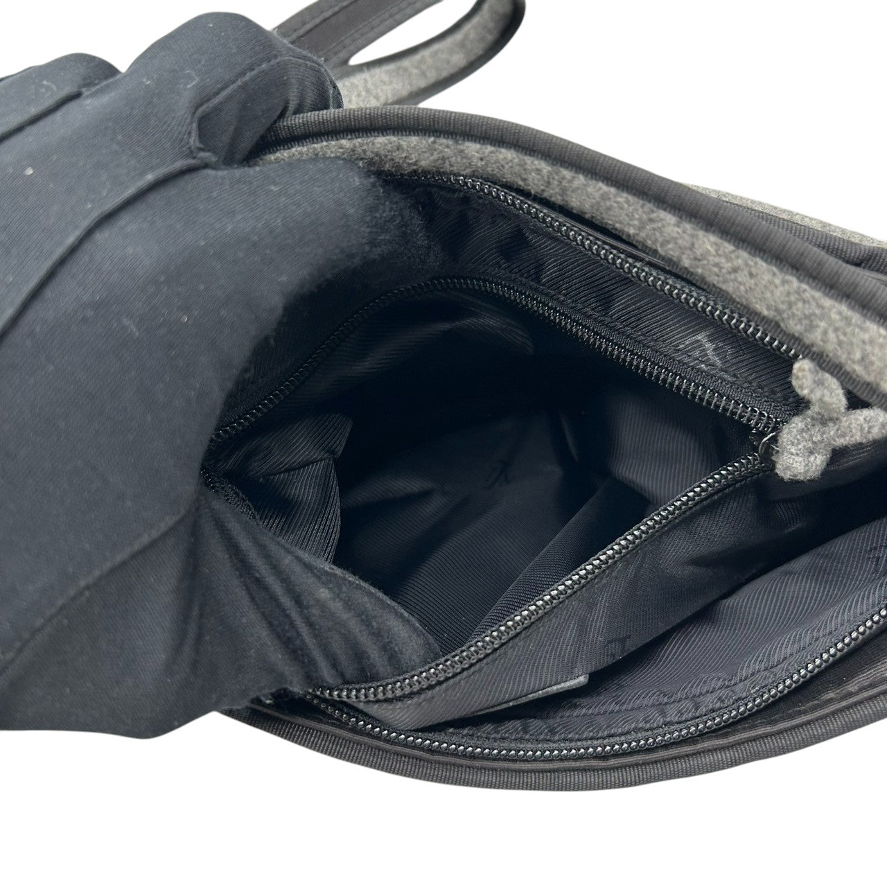 【美品/タグ付き】LAUREN RALPH LAUREN ローレンラルフローレン ショルダーバッグ ワンショルダー アクセサリーポーチ ウール グレー ブラック RLLロゴ 刺繍 レディース エレガント クラシック 秋冬モデル クリーニング済み s99