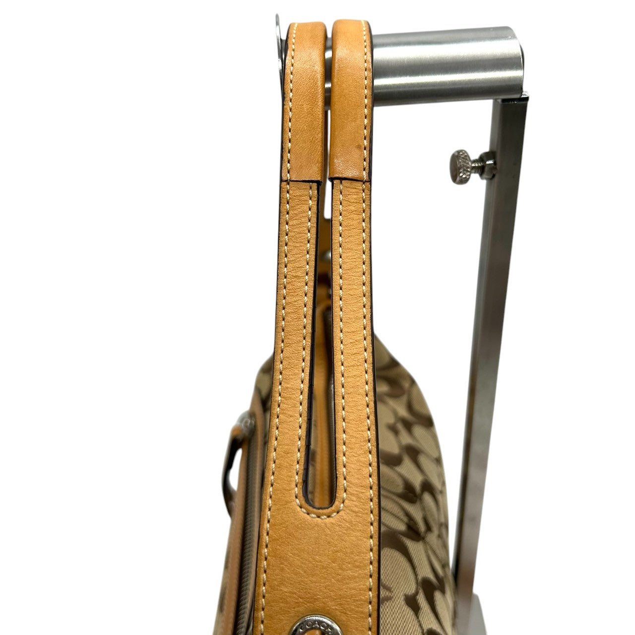 【COACH】コーチ ハンドバッグ ワンショルダーバッグ 9363P シグネチャー キャンバス レザー ブラウン ベージュ系 自立可 レディース クラシックデザイン タッセルチャーム付き 定番人気モデル クリーニング済み s99