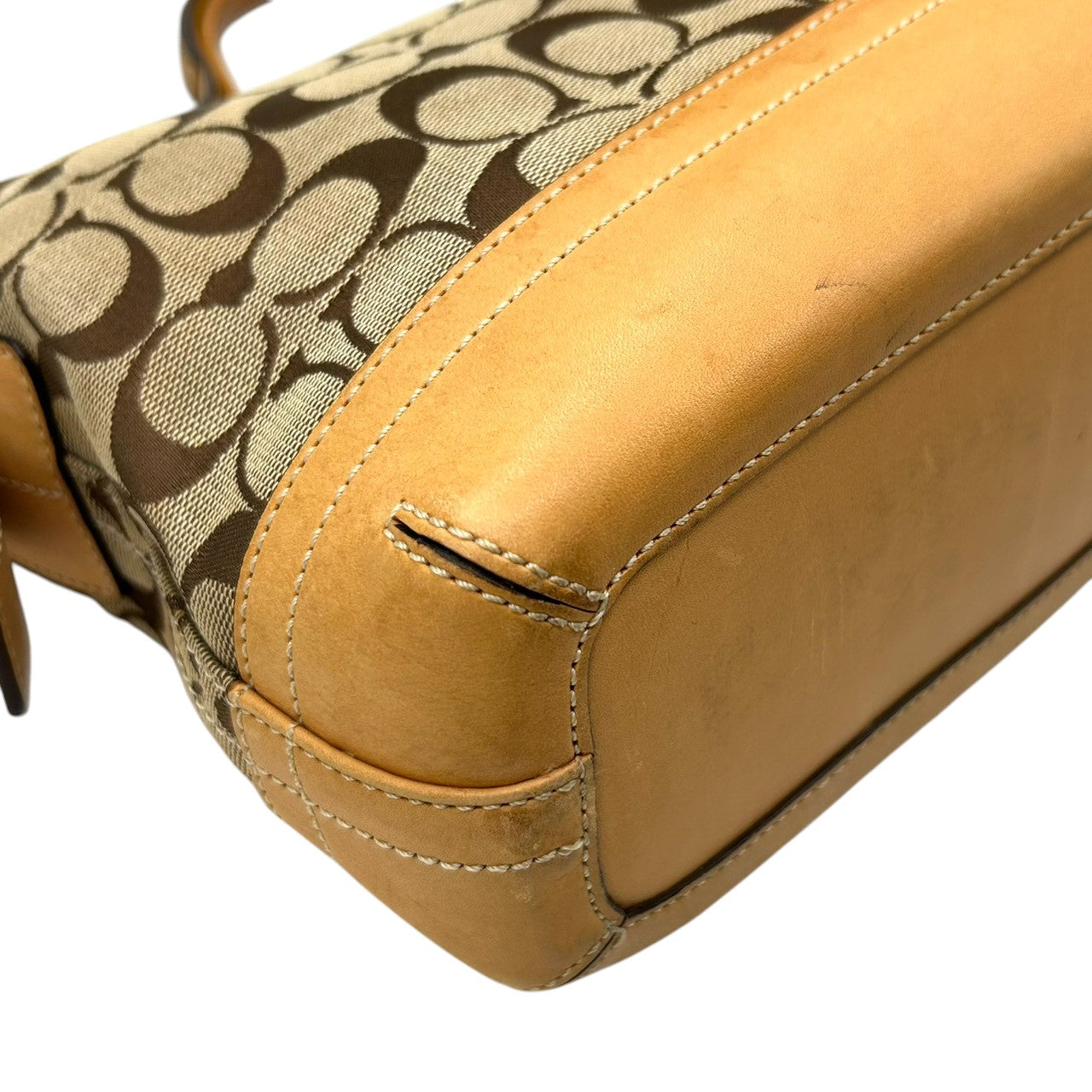 【COACH】コーチ ハンドバッグ ワンショルダーバッグ 9363P シグネチャー キャンバス レザー ブラウン ベージュ系 自立可 レディース クラシックデザイン タッセルチャーム付き 定番人気モデル クリーニング済み s99