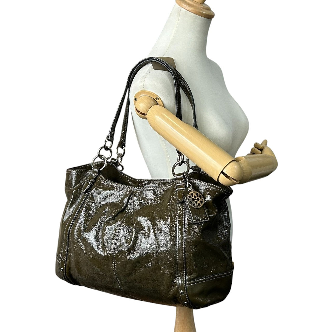 【COACH】コーチ ギャザー トートバッグ ワンショルダー F18231 大容量 A4収納可 パテントレザー エナメル グリーン カーキ系 チェーンハンドル レディース エレガント ビジネス 通勤通学 人気モデル クリーニング済み s86