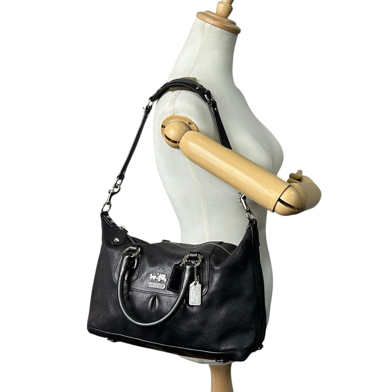 【美品/保存袋付き】COACH コーチ マディソン 2WAY ハンドバッグ ショルダーバッグ 12937 サッチェルバッグ 自立可 本革 ペブルドレザー ブラック 黒 ギャザー ホースアンドキャリッジロゴ レディース エレガント クリーニング済み s86