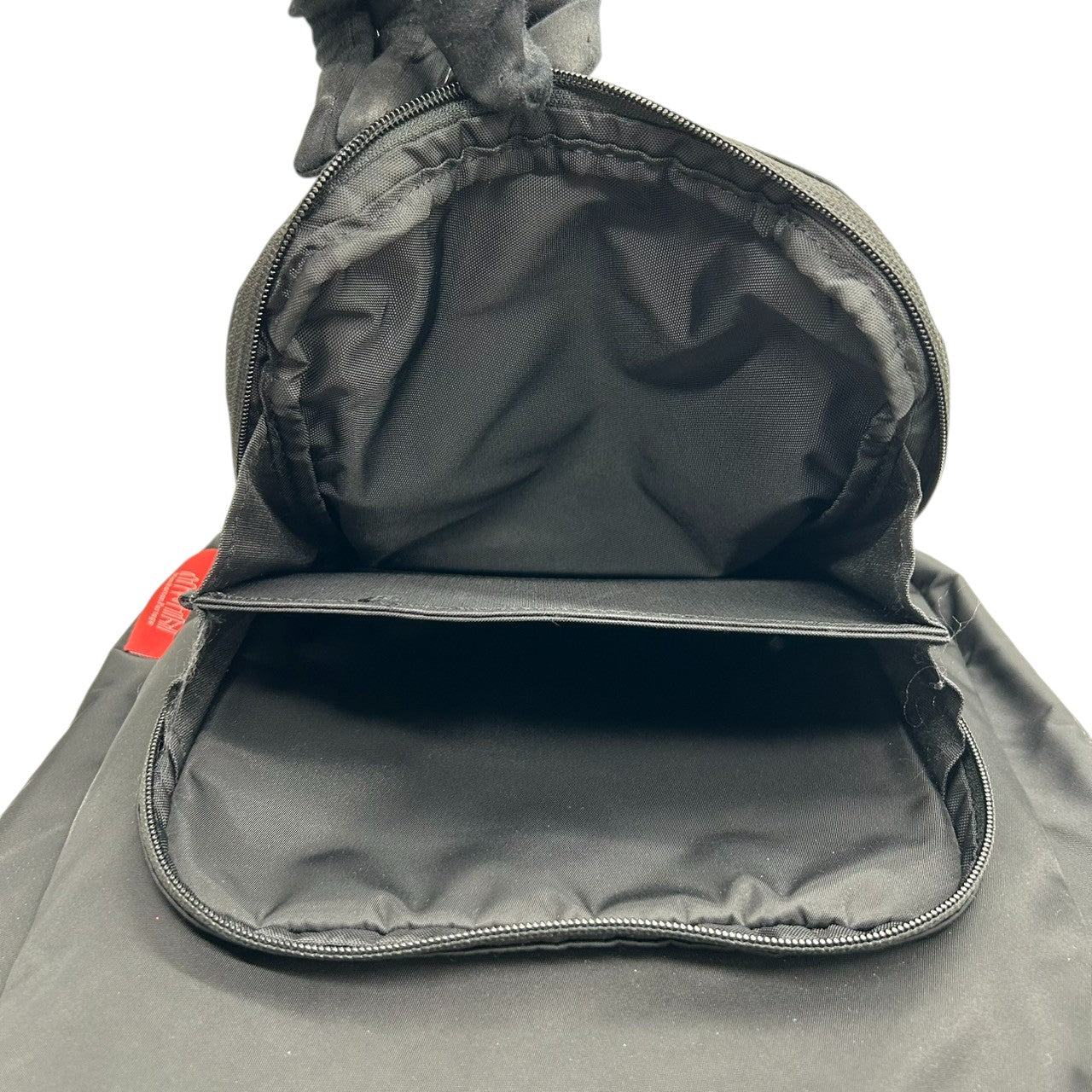 【美品】Manhattan Portage マンハッタンポーテージ バックパック リュックサック A4収納可 薄マチ スリム ナイロン ブラック 黒 カジュアル メンズ レディース ユニセックス 通勤通学 スタイリッシュ 人気モデル クリーニング済み s51